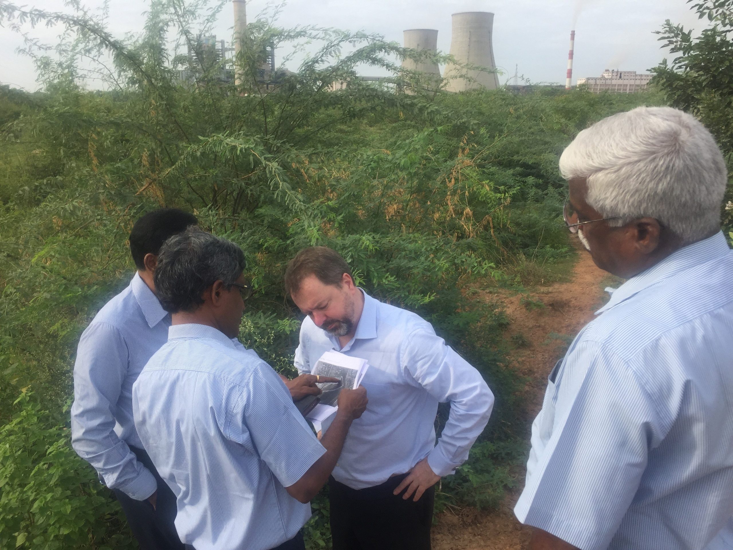 Above: Mr Ashley Moore, Managing Director, ECT discusses the preferred site location with Management from NLC’s Centre for Applied Research and Development, Mr V. Manoharan, Mr M.P. Ambalavanan and Mr P. Veerabalu.